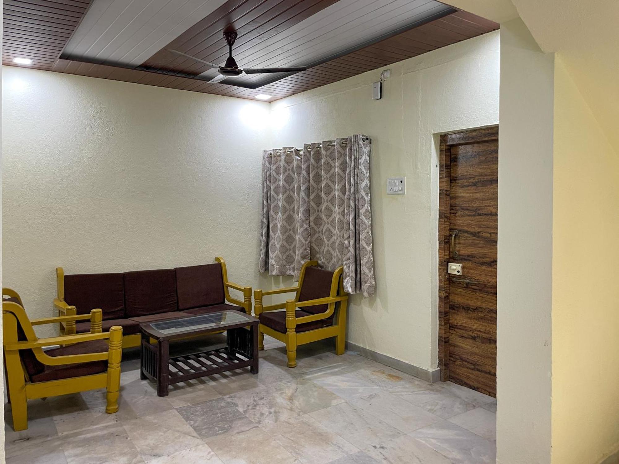 Zars Villa, ロナバラ エクステリア 写真