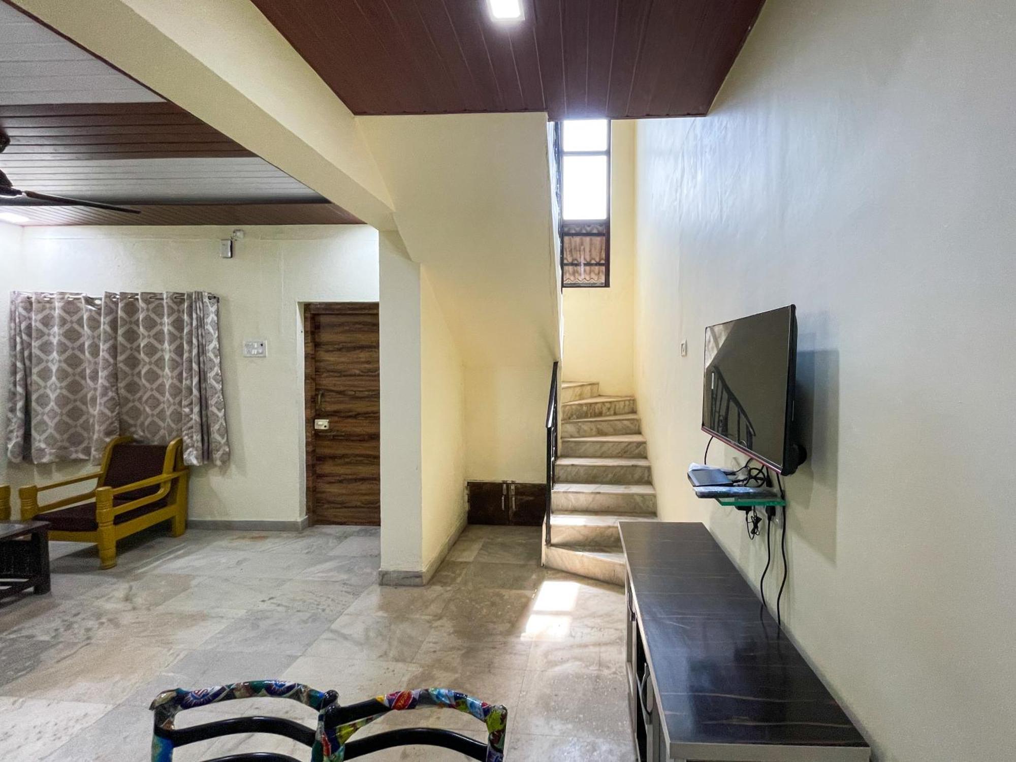 Zars Villa, ロナバラ エクステリア 写真